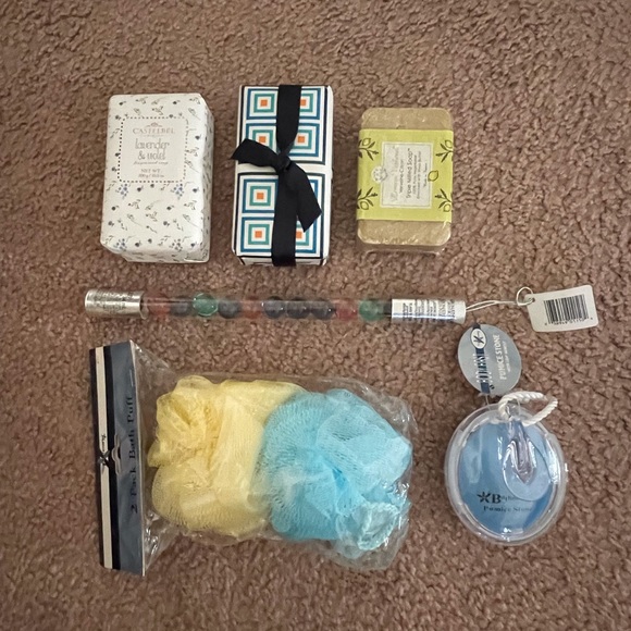 Toiletries basket - Picture 2 of 3